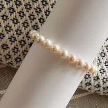 Load image into Gallery viewer, Freshwater Pearl Bracelet
