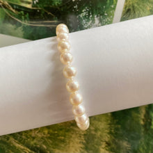 Load image into Gallery viewer, Freshwater Pearl Bracelet
