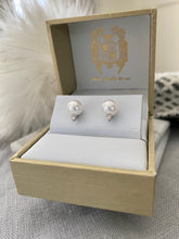 Load image into Gallery viewer, Pearl Pendant and Earring Set
