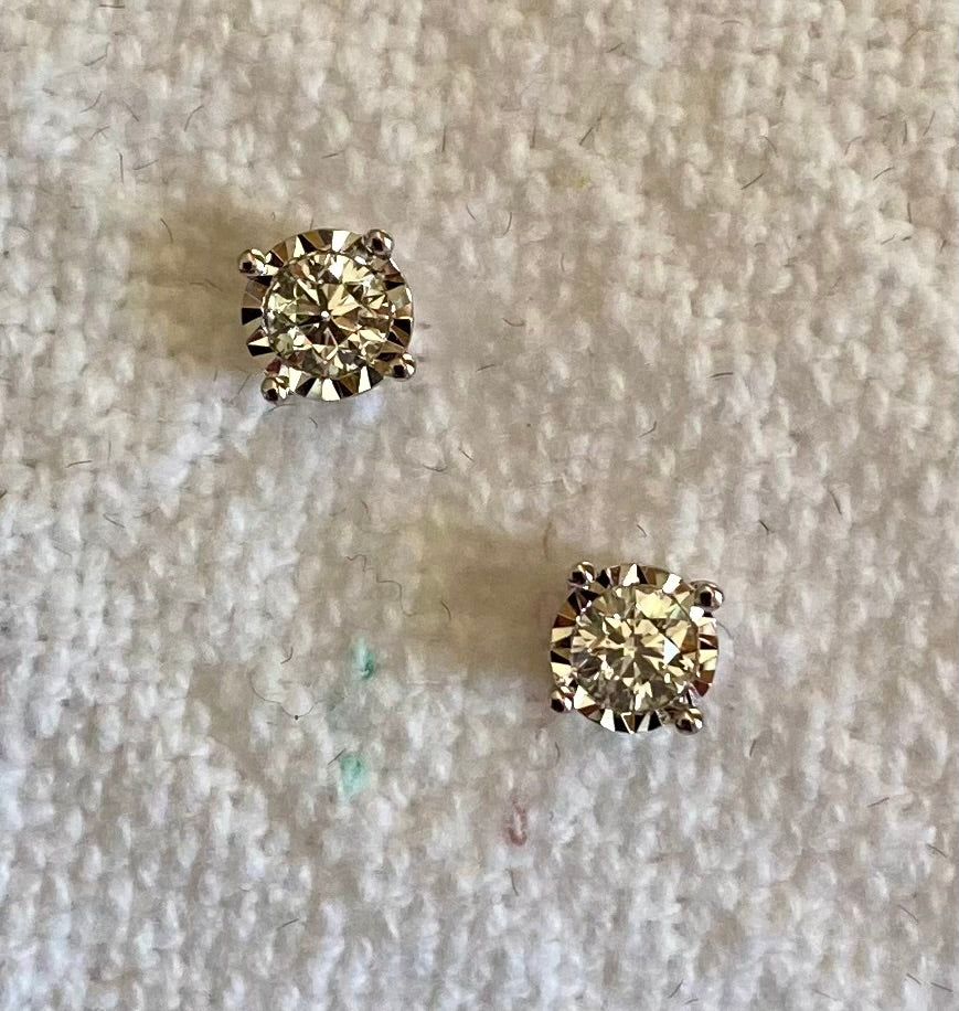 Illuminaire Diamond stud earrings